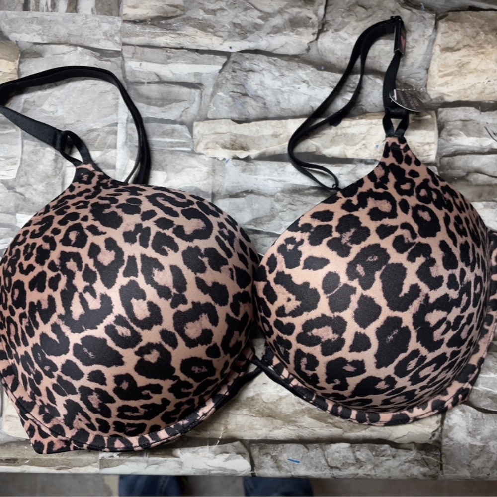34DD leopard print bombshell bra by Victoria secrets. Brand new with tags
